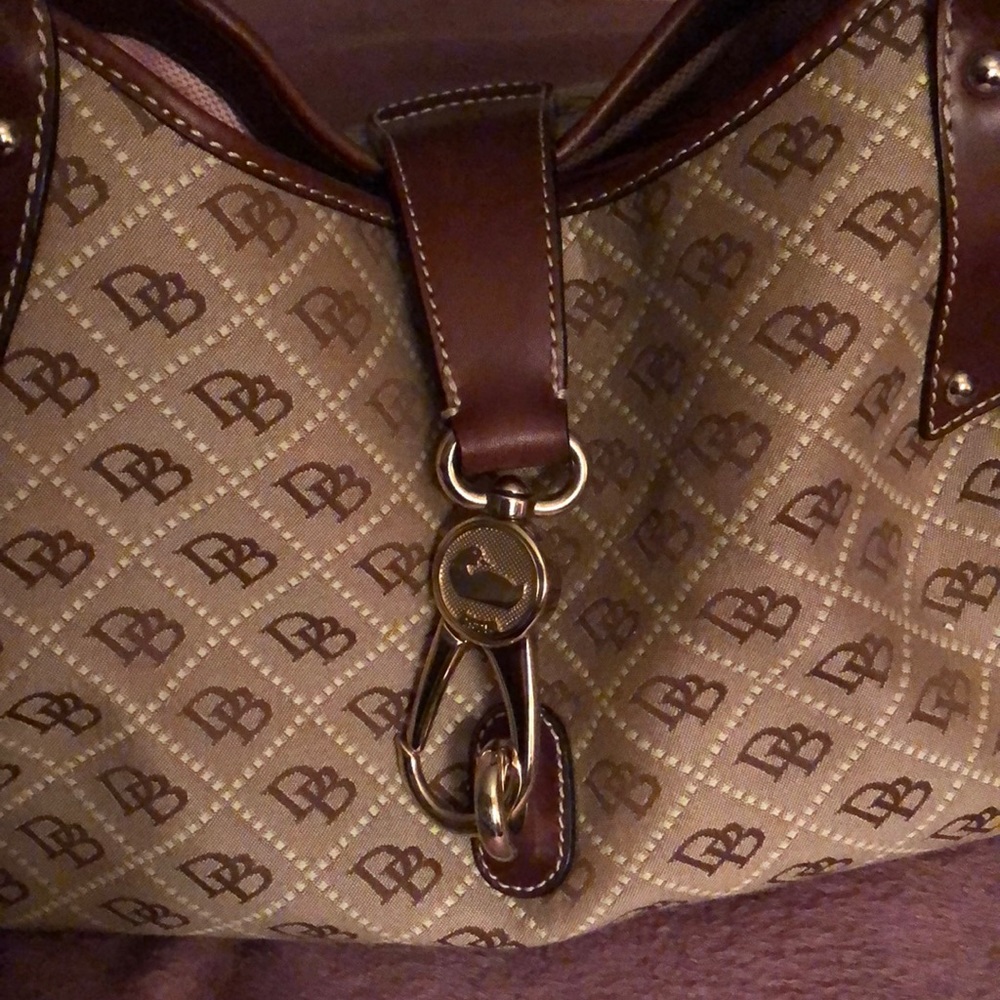 Large beautiful spacious Dooney & Bourke hobo bag. - Picture 2 of 8